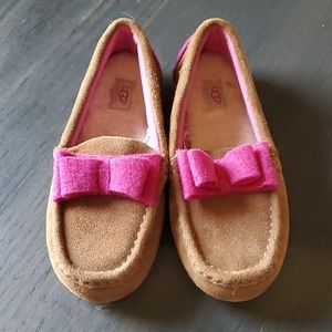 UGG girls slippers size 4 NEW